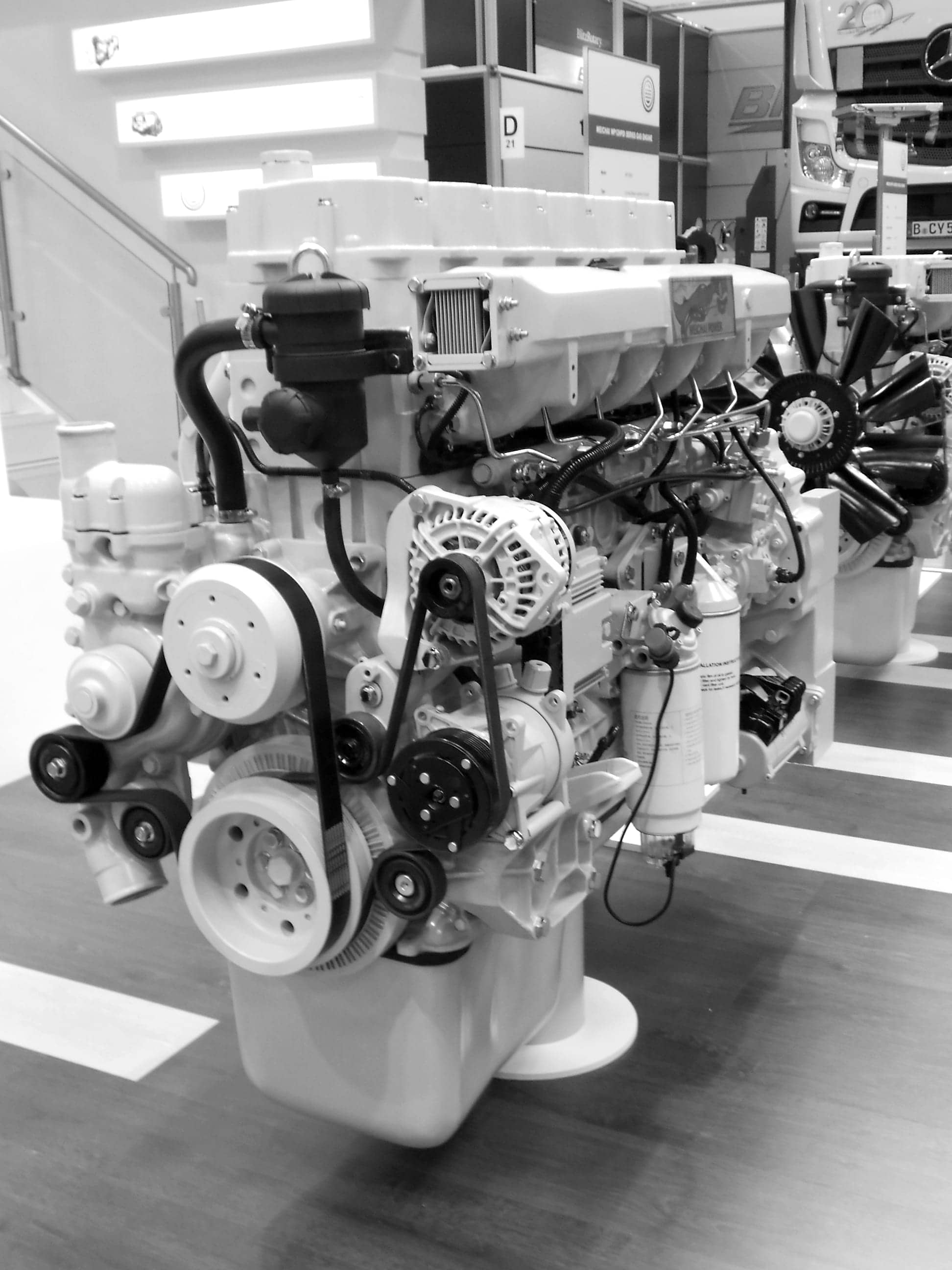 Six-cylinder diesel engine
